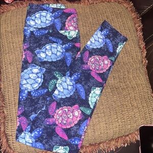 LulaRoe One Size leggings, NEW, Navy blue background with sea turtles, fits 2-10